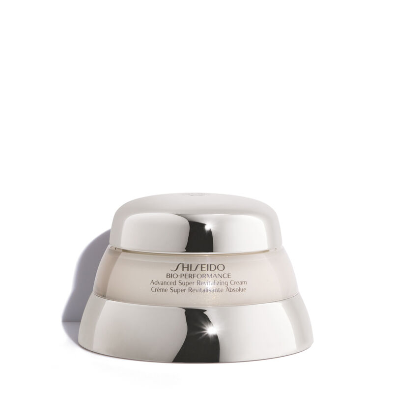 "Un frasco redondo de color plateado de la crema Shiseido Bio-Performance Advanced Super Revitalizing Cream. El frasco cerrado lleva el logotipo de Shiseido y el nombre del producto".